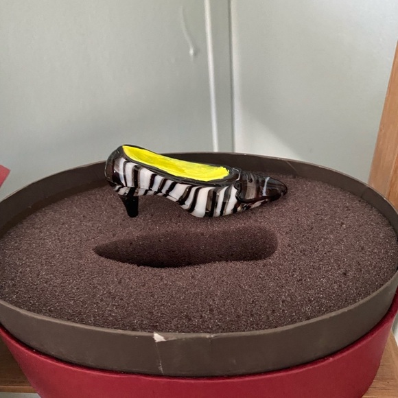 Fitz & Floyd retired Art Glass Manhattan Black and white shoe - Picture 2 of 7